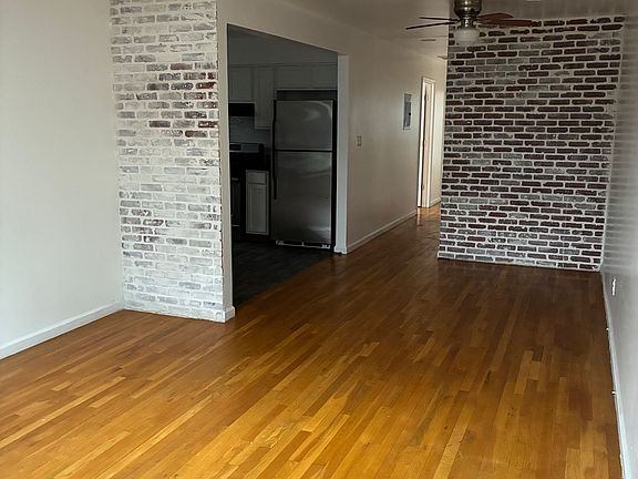 3rd image of 409 Halsey St #2