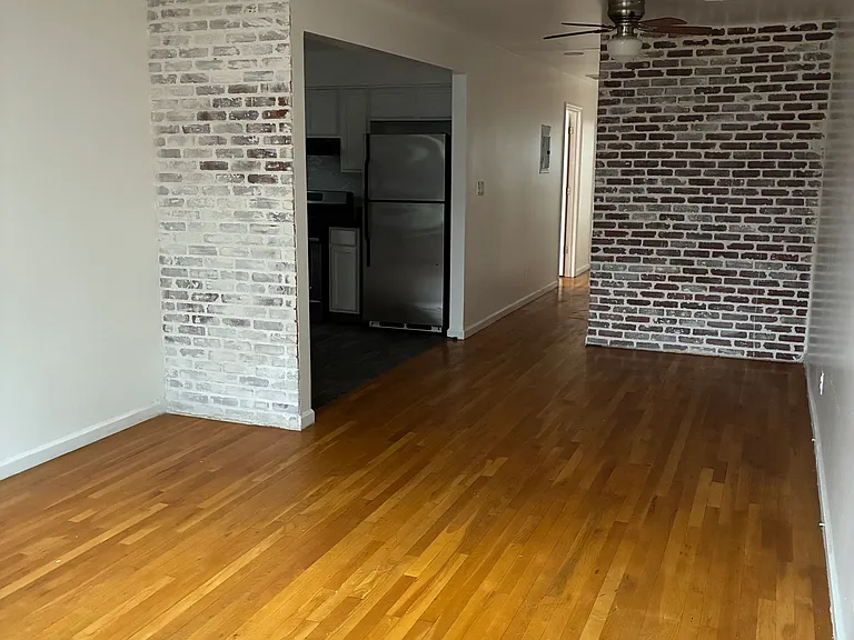 409 Halsey St #2 — Photo 3