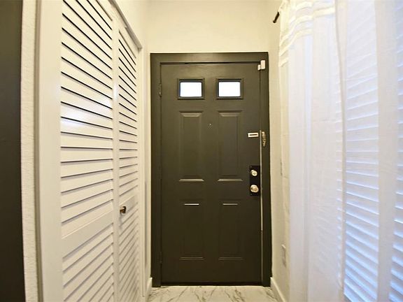 4th image of 525 Arbor Lakes Cir #525
