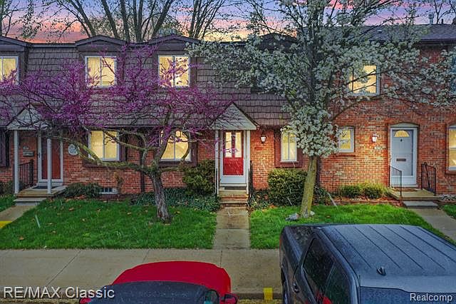 1st image of 18262 Jamestown Cir