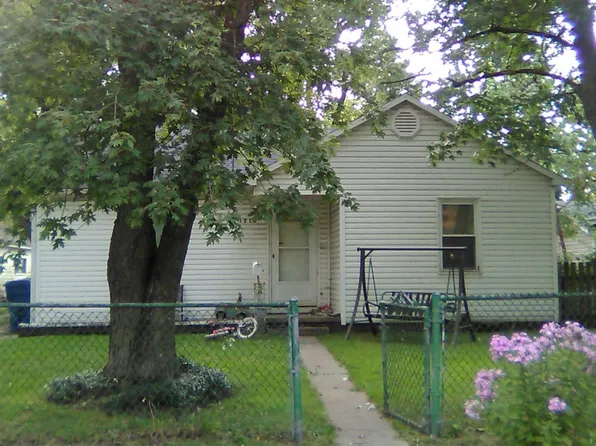 1210 S Hickory St, Centralia, IL 62801