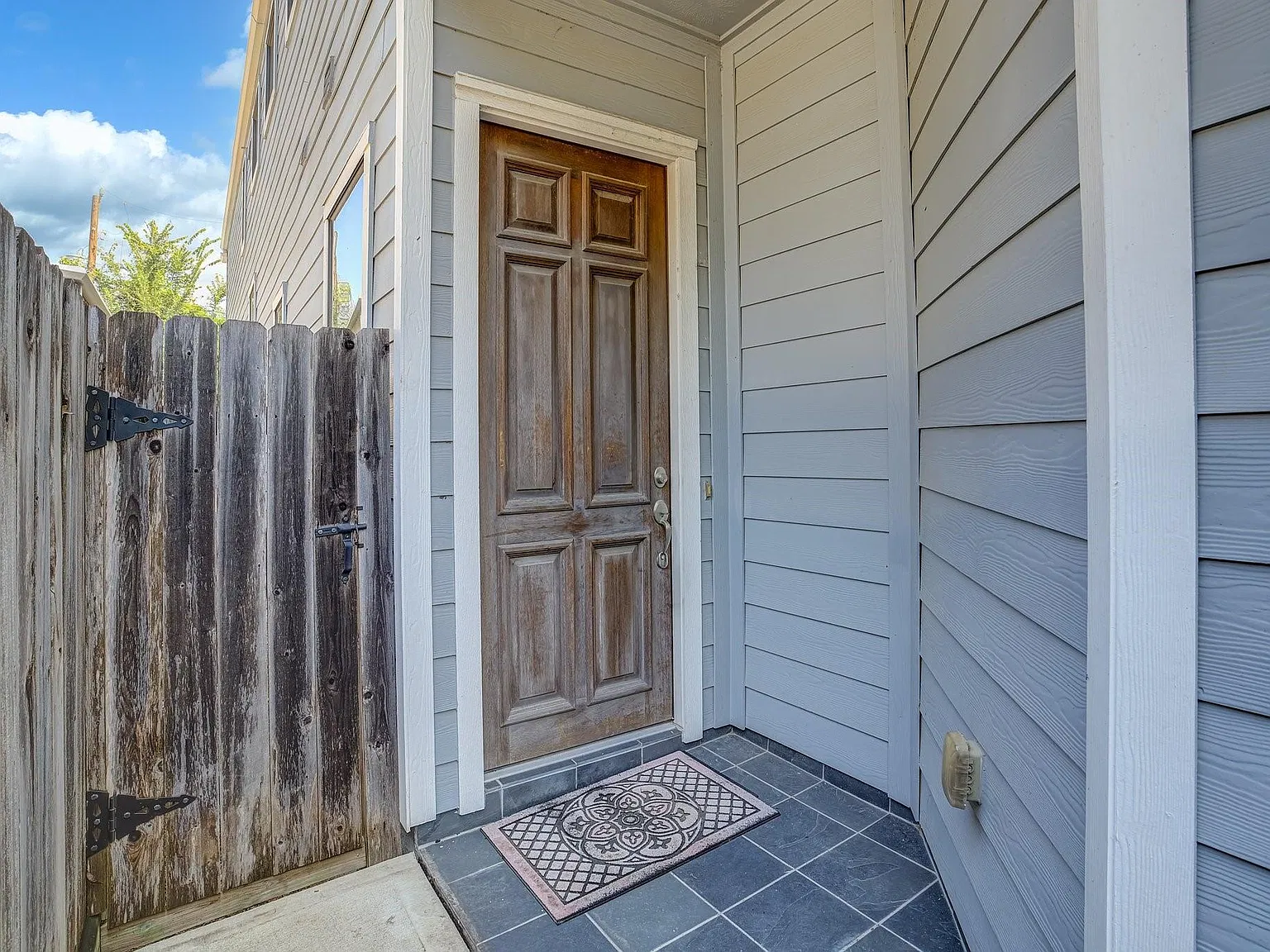 3 bed, 2.5 bath, 2651 sqft, $3,500 — Photo 2