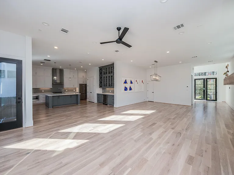 2501 Julian St — Photo 7
