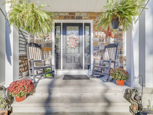 111 Sandy Pine Trl, Milford, PA 18337