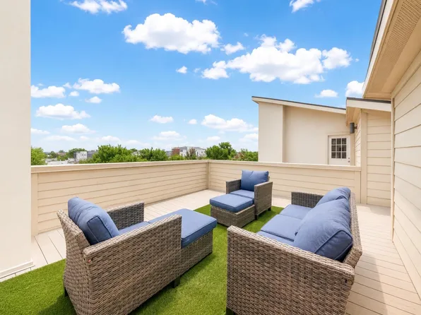2320 Emancipation Ave, Houston, TX 77004