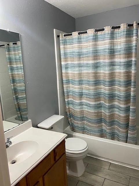 3 bed, 2.5 bath, 1680 sqft, $2,200 — Photo 3