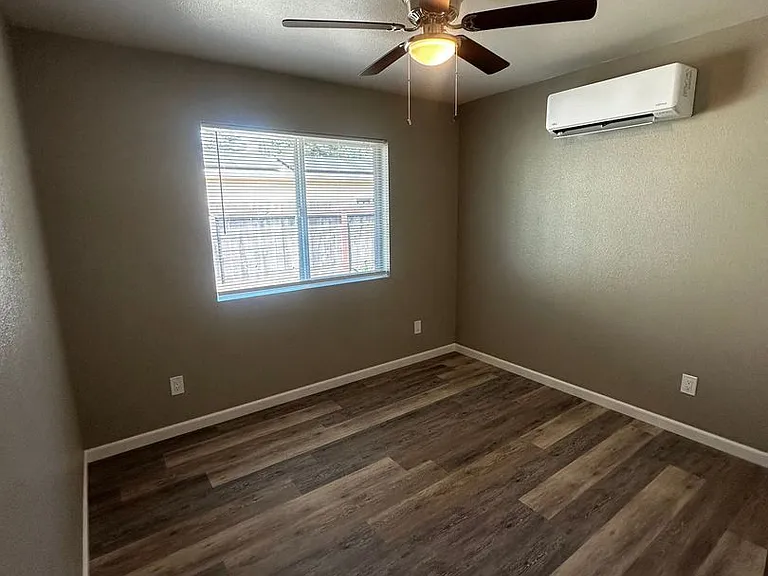 2110 Iroquois Ave — Photo 11