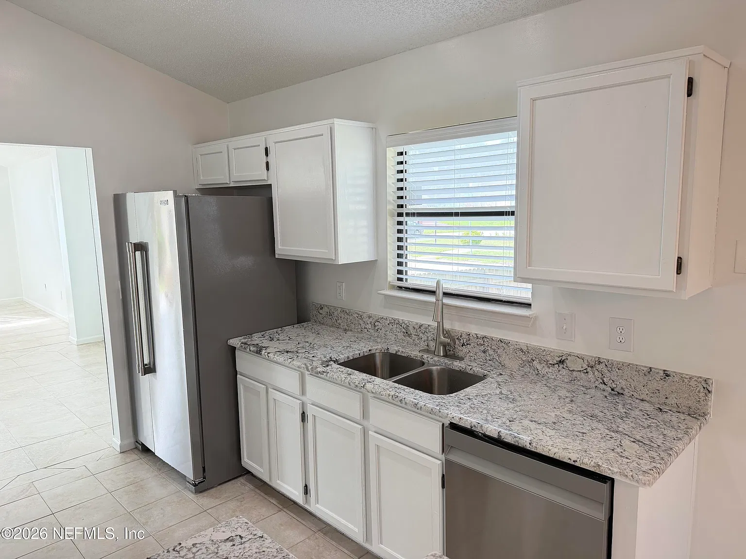 4 bed, 2.0 bath, 1820 sqft, $2,100 — Photo 4