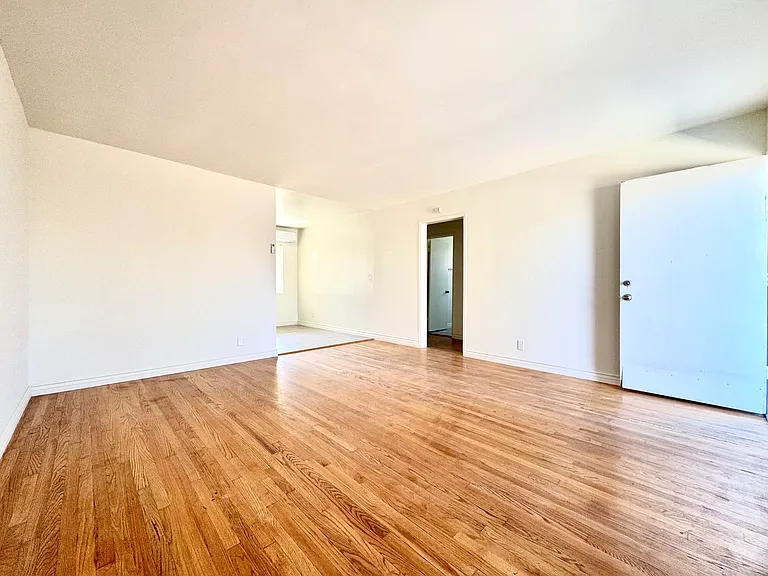 210 E Marshall St #C — Photo 4