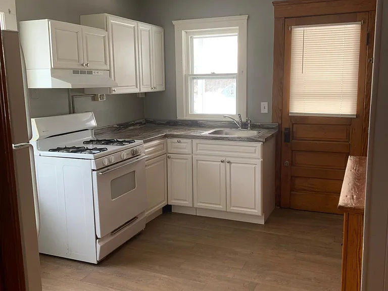 105 Pardee Ave — Photo 6