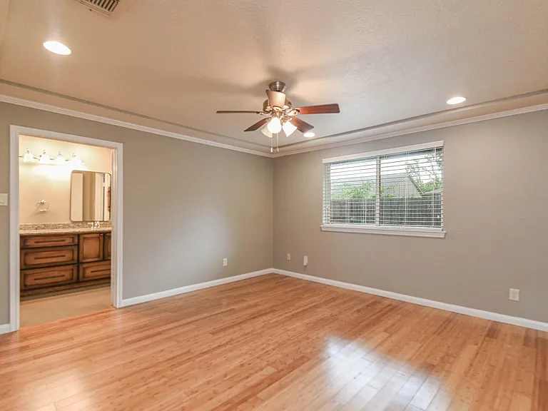 8806 Lakeside Forest Dr — Photo 9