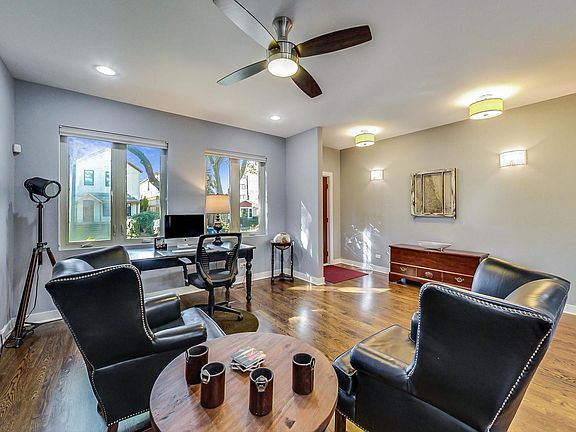 4th image of 2444 W Carmen Ave