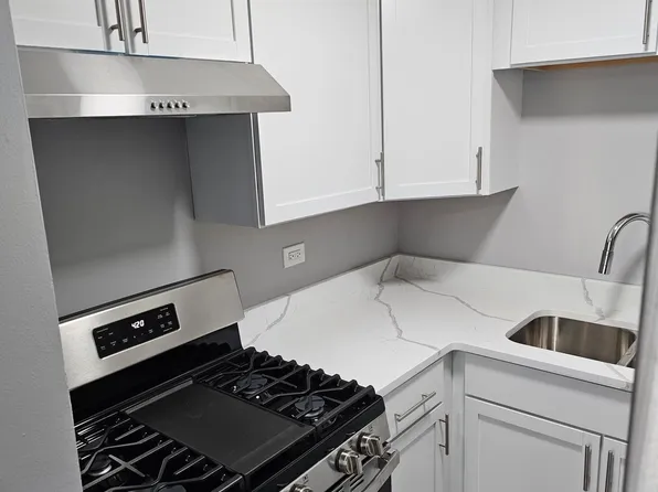 2140 Kenilworth Ave APT 209, Berwyn, IL 60402