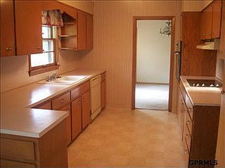 5th image of 2621 S 87th St