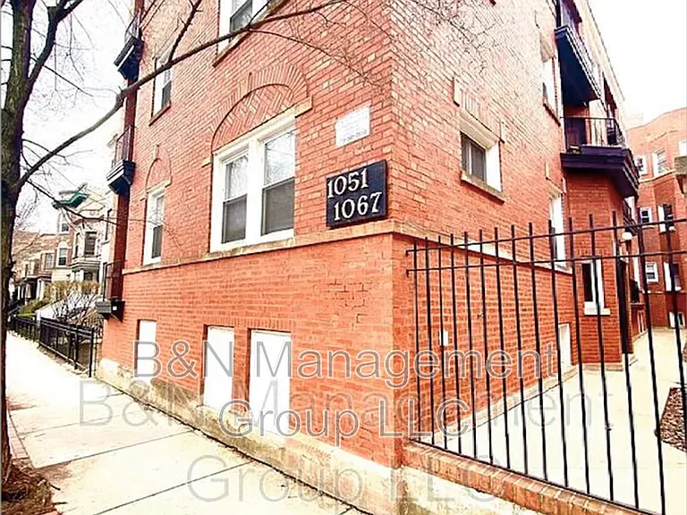 1061 W Dakin St #2 — Photo 7