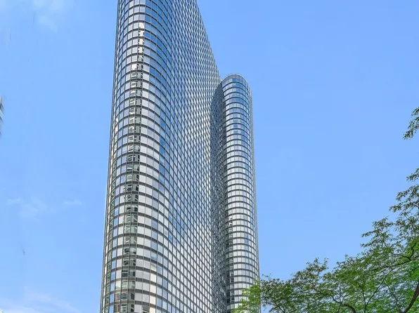 155 N Harbor Dr APT 205, Chicago, IL 60601