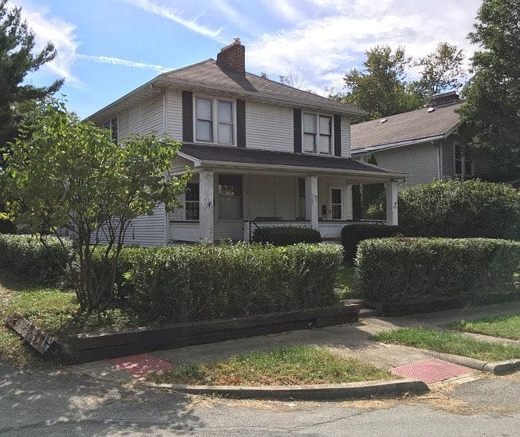 1st image of 323 E Kelso Rd