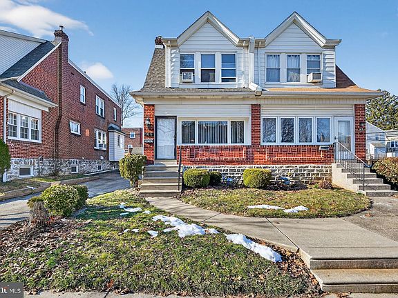 2nd image of 165 W Albemarle Ave