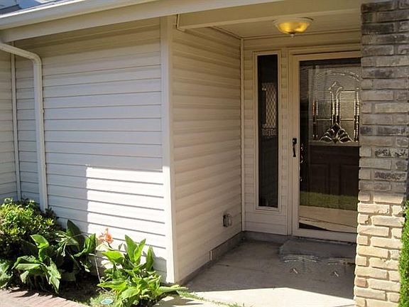 3rd image of 12601 Hornbeam Dr