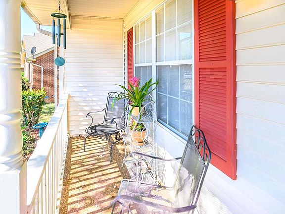 3rd image of 907 Park Crest Ct