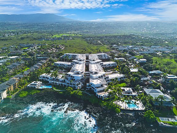 5th image of 75-6040 Alii Dr #704