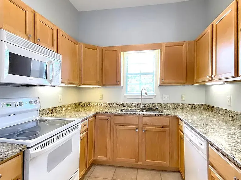 4 Yacht Club Dr #9 — Photo 4