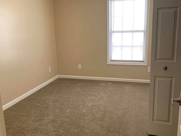 Fox Brook Apartments — Photo 25