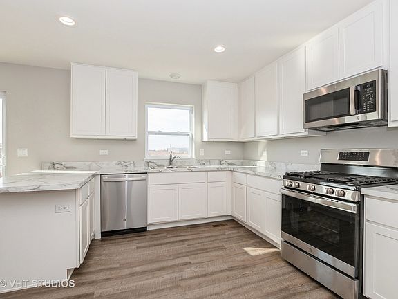 4th image of 1388 Clifton Ave