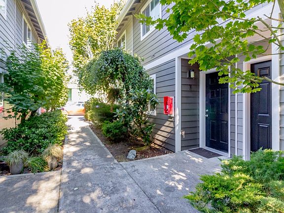 4th image of 4660 N Pearl St APT 8