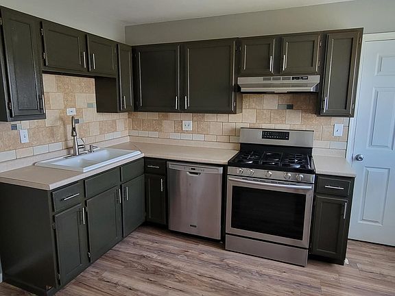 4th image of 1475 Estes Dr