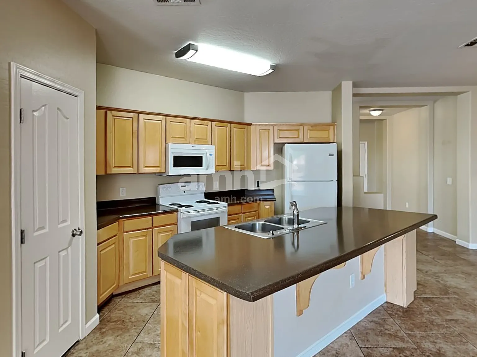 3 bed, 2.0 bath, 1729 sqft, $2,135 — Photo 3