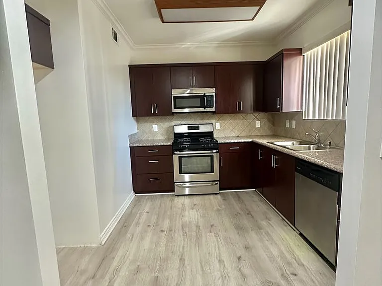 Yaya Nordhoff Apartments — Photo 4