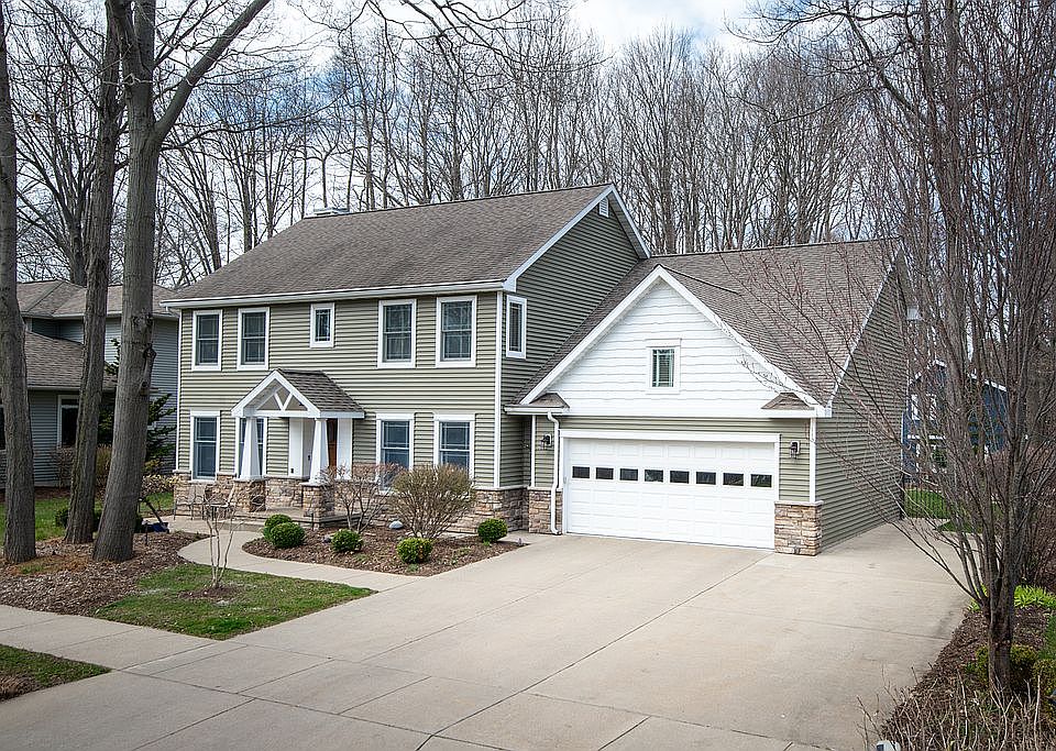 1st image of 45 Bluffwood Dr