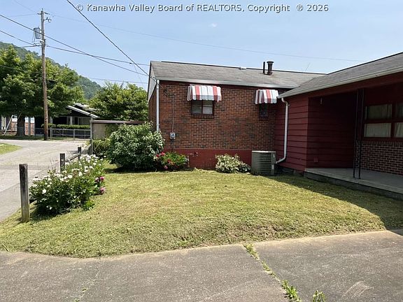 5th image of 128 Willow St