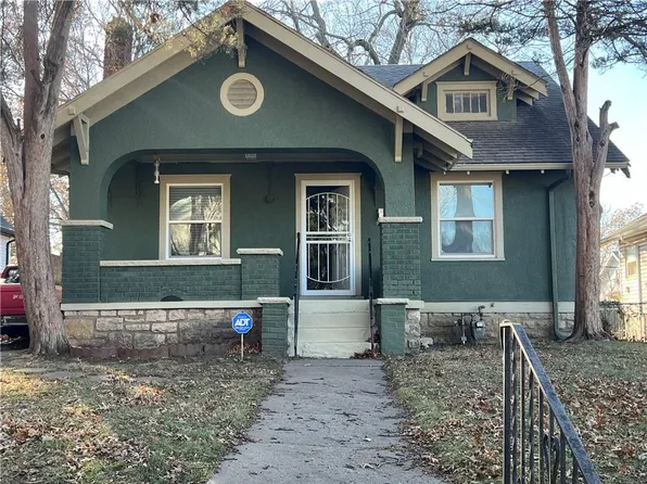 2215 E 68th St, Kansas City, MO 64132
