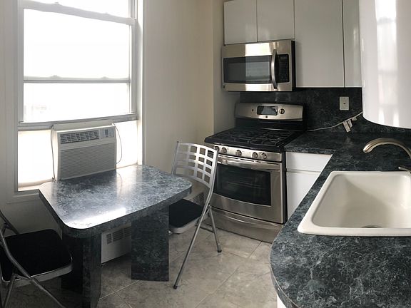Eat-In Kitchen