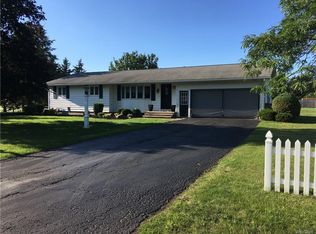 6393 Oconnor Dr, Lockport, NY 14094