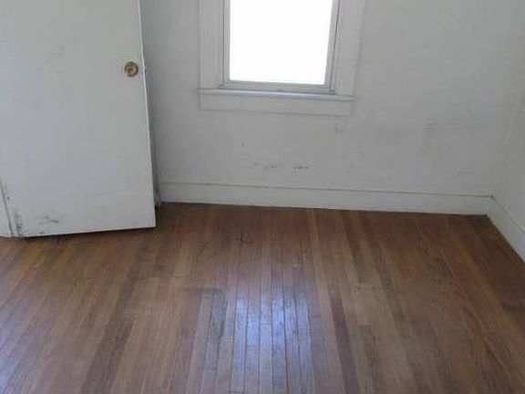 4th image of 115 E Taylor St