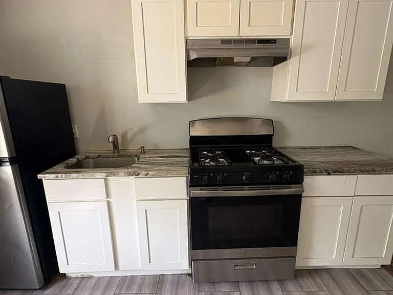 152-154 Mapes Ave #3 — Photo 3