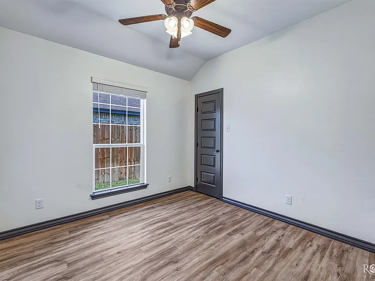 1913 Lamplighter Ln — Photo 17