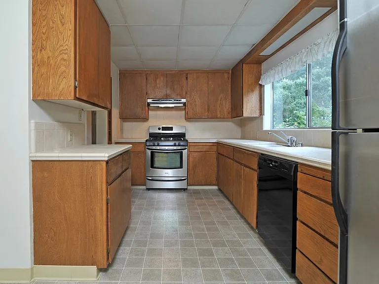 14584 Westcott Dr — Photo 6