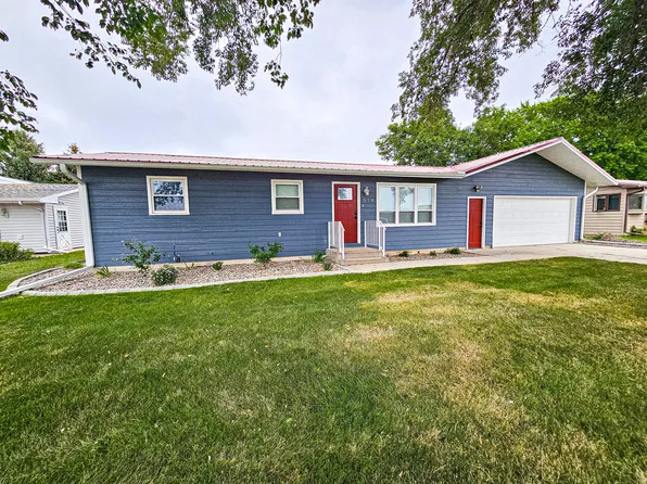 514 3rd St SW, Wagner, SD 57380