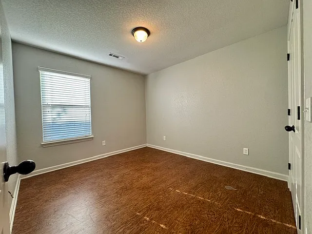 306 Lion Dr N — Photo 17