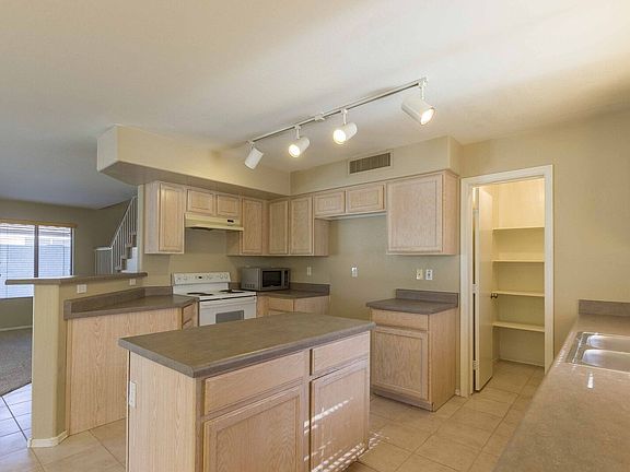 3rd image of 510 W Douglas Ave