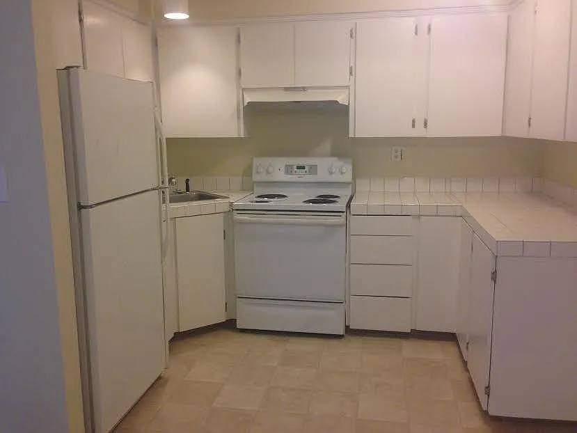 4131 Hoyt Avenue — Photo 2