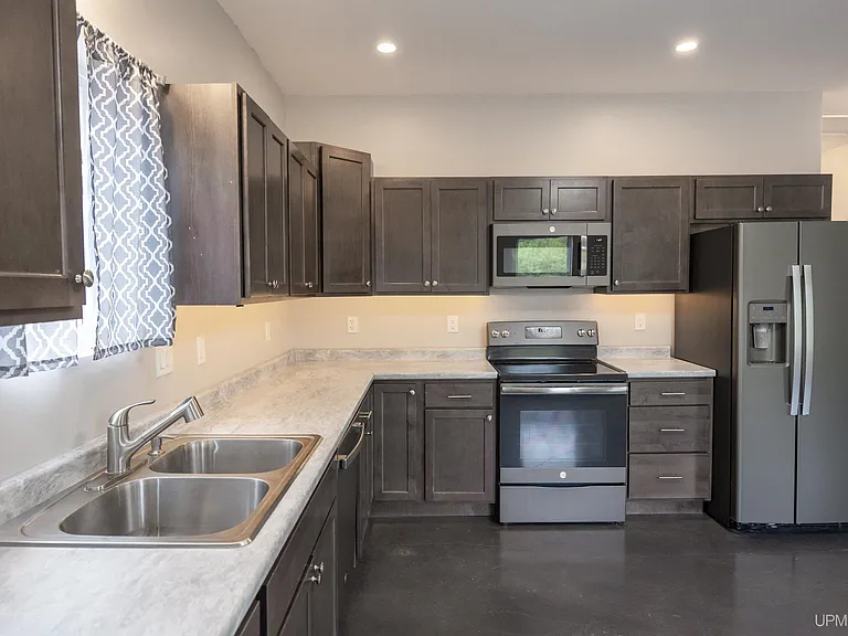17245 Atlantic Ave — Photo 4