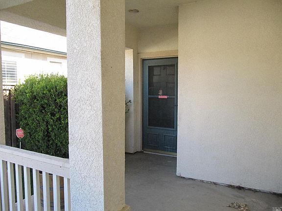 3rd image of 560 Chateau Circle