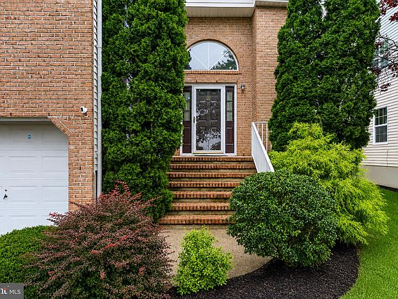 3rd image of 20 Vaccaro Rd