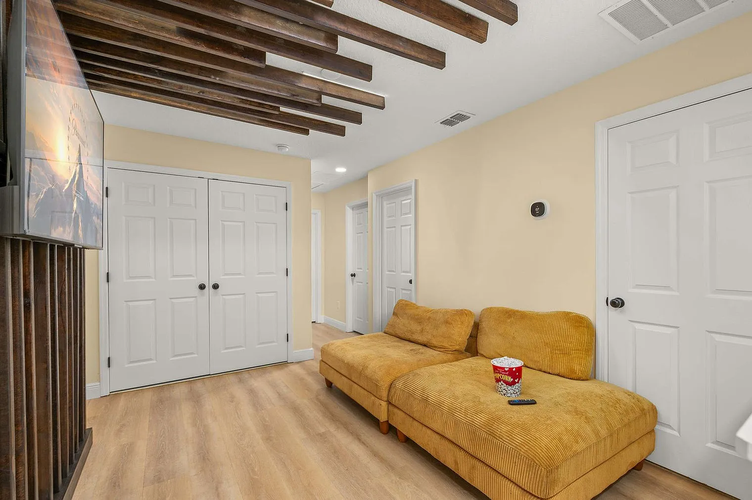 5 bed, 4.0 bath, 2292 sqft, $3,878 — Photo 1