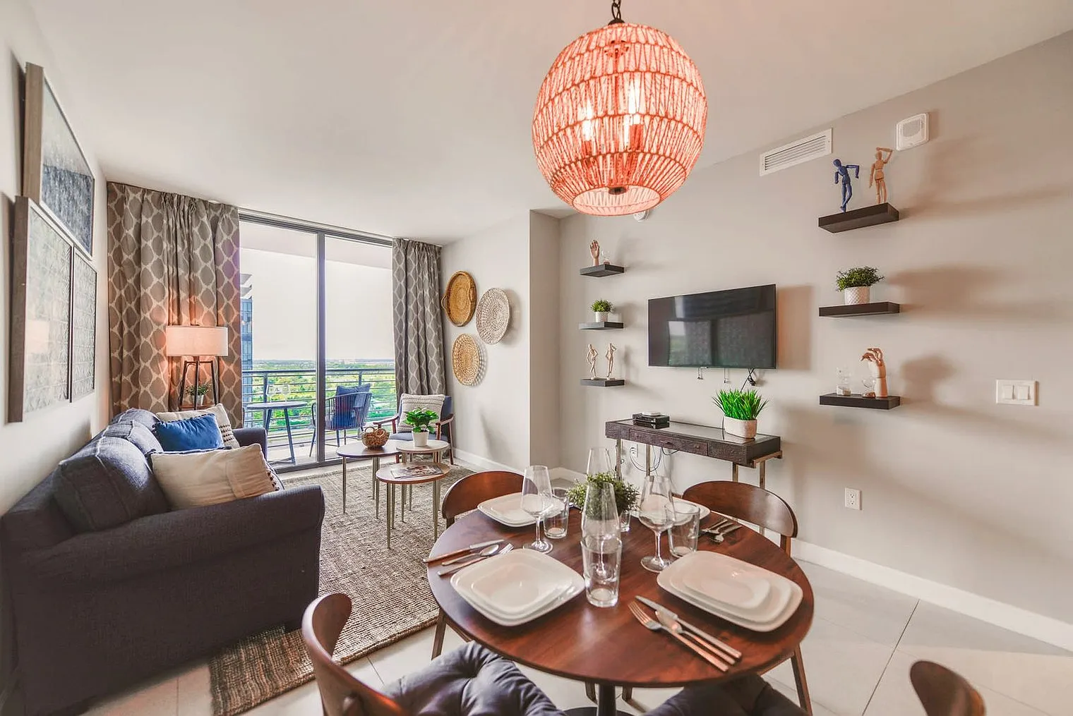 1 bed, 1.0 bath, 645 sqft, $3,515 — Photo 2